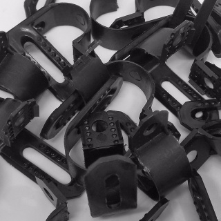 0-002-93 Pack of 25 Black Nylon P-Clips for 9mm to 14mm Cable